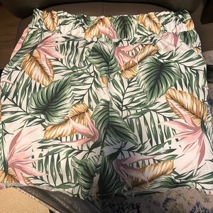 Shein white / tropical shorts size 2x